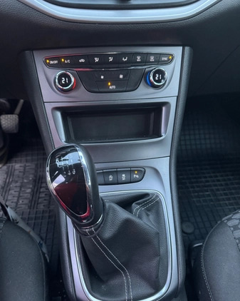 Opel Astra cena 69000 przebieg: 40158, rok produkcji 2019 z Wrocław małe 277